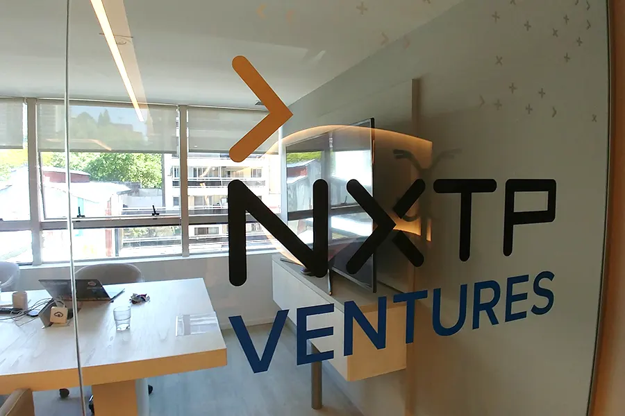 NXTP Oficinas Vinilo Ploteo