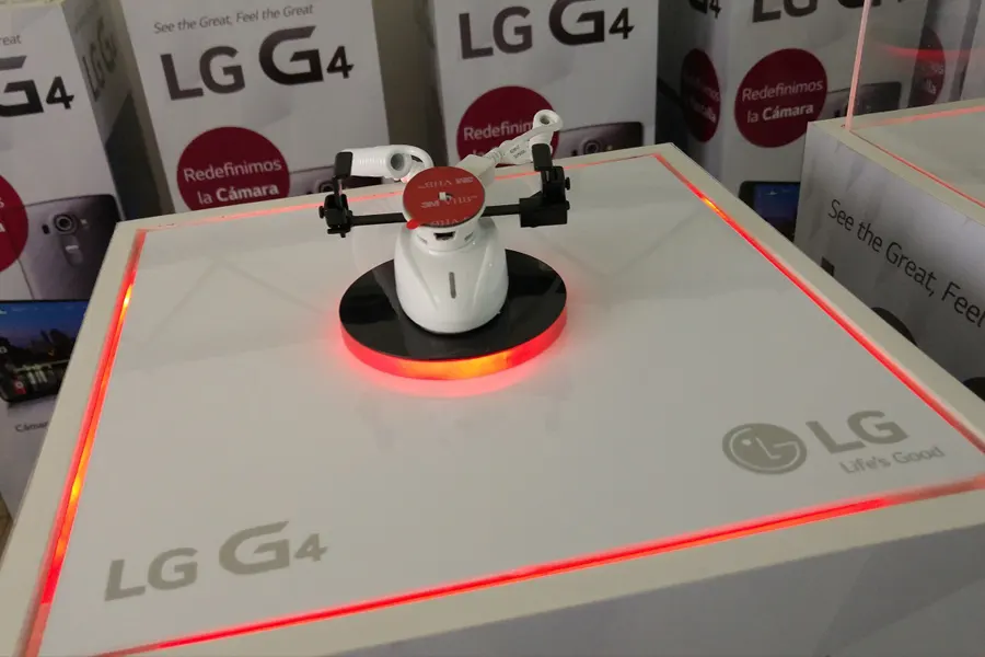 LG Totem Pedestal Exhibidor Alarma