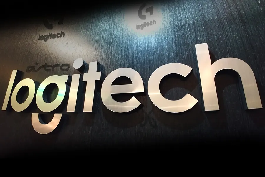 Logitech Logo Puerta