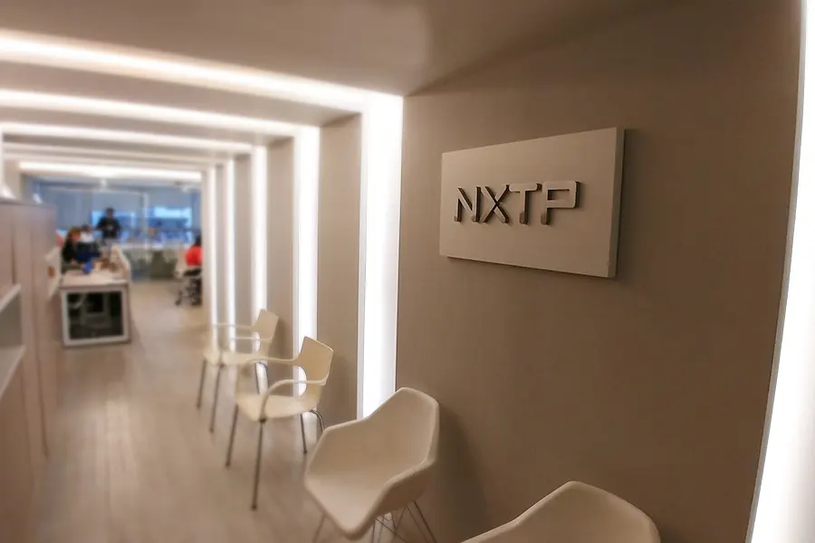 NXTP Logo Acero Inoxidable